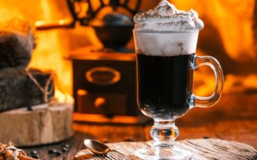 Irish Coffee - Drinks - Opskrifter - Sådan laver du Irsk kaffe